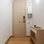 Ab I Apartment *